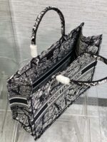 Diro Book Tote - Image 9