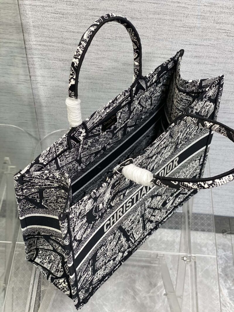 Diro Book Tote - Image 9