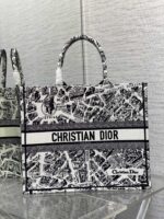 Diro Book Tote - Image 3