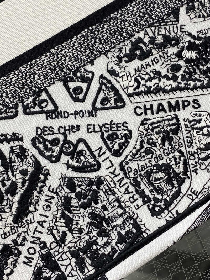 Diro Book Tote - Image 6