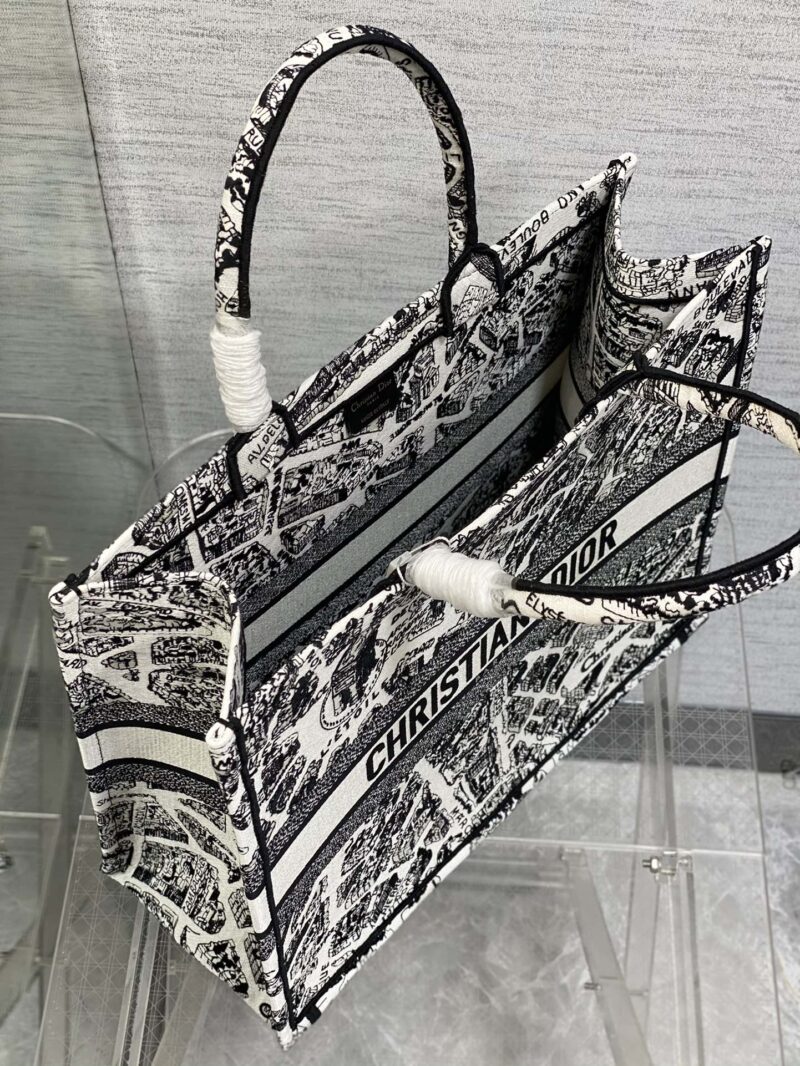 Diro Book Tote - Image 9