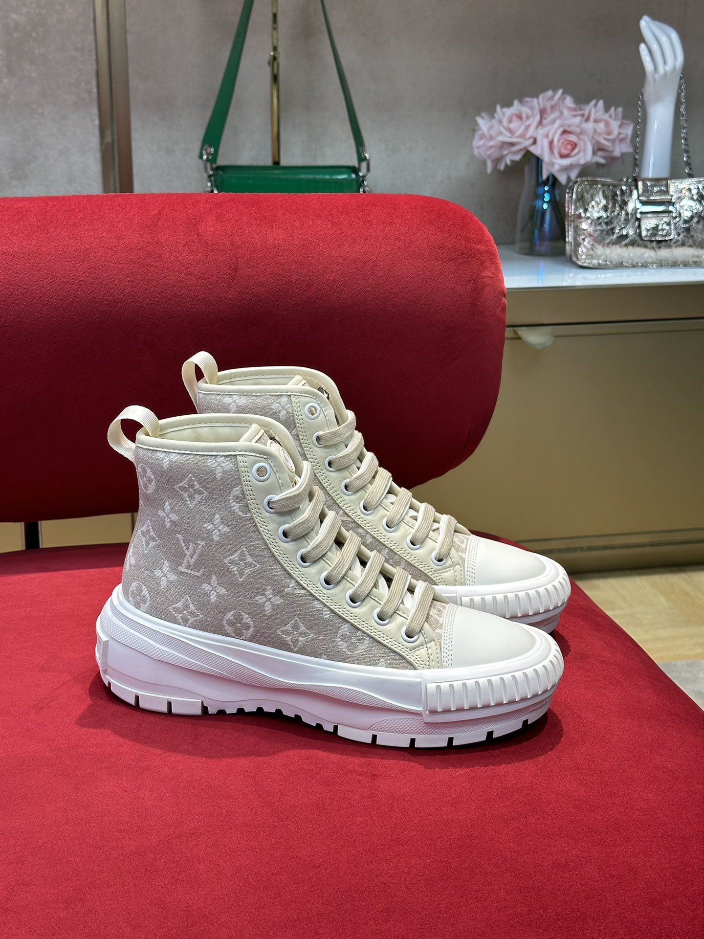 wsxc1680184848782_0.jpg Louis Vuitton Squad Sneaker - Image 1