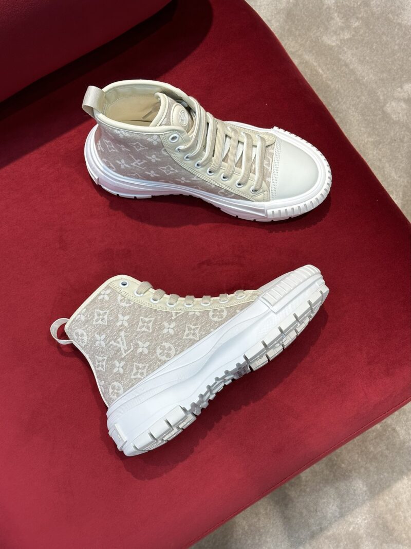 Louis Vuitton Squad Sneaker - Image 5