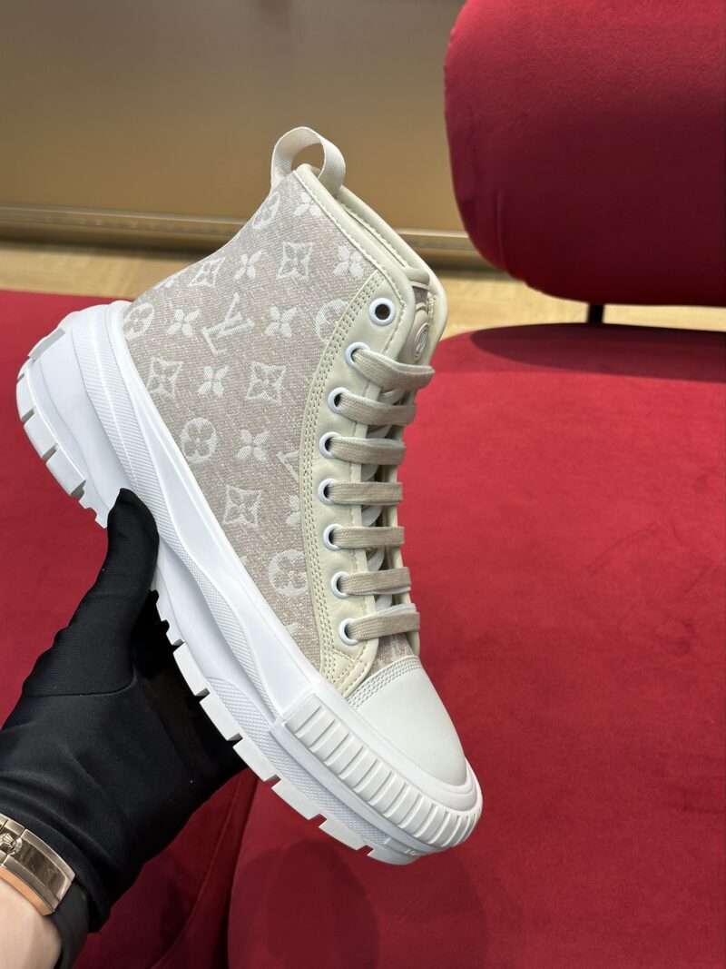 Louis Vuitton Squad Sneaker - Image 3