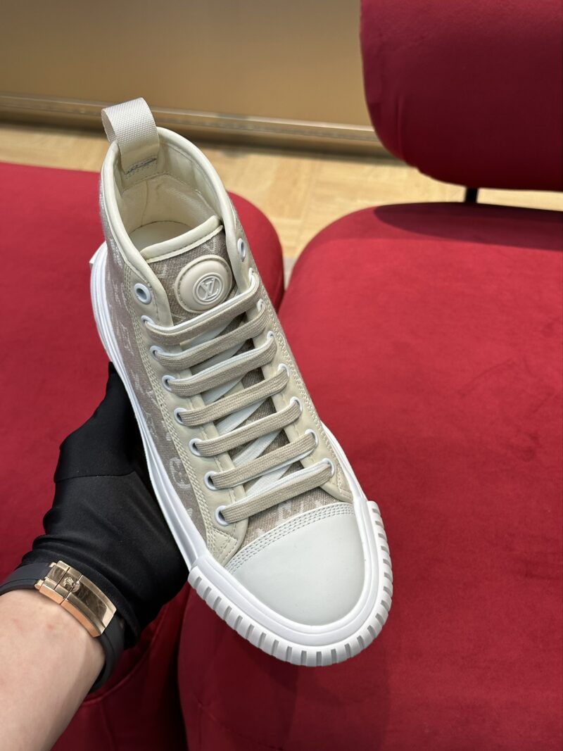Louis Vuitton Squad Sneaker - Image 4