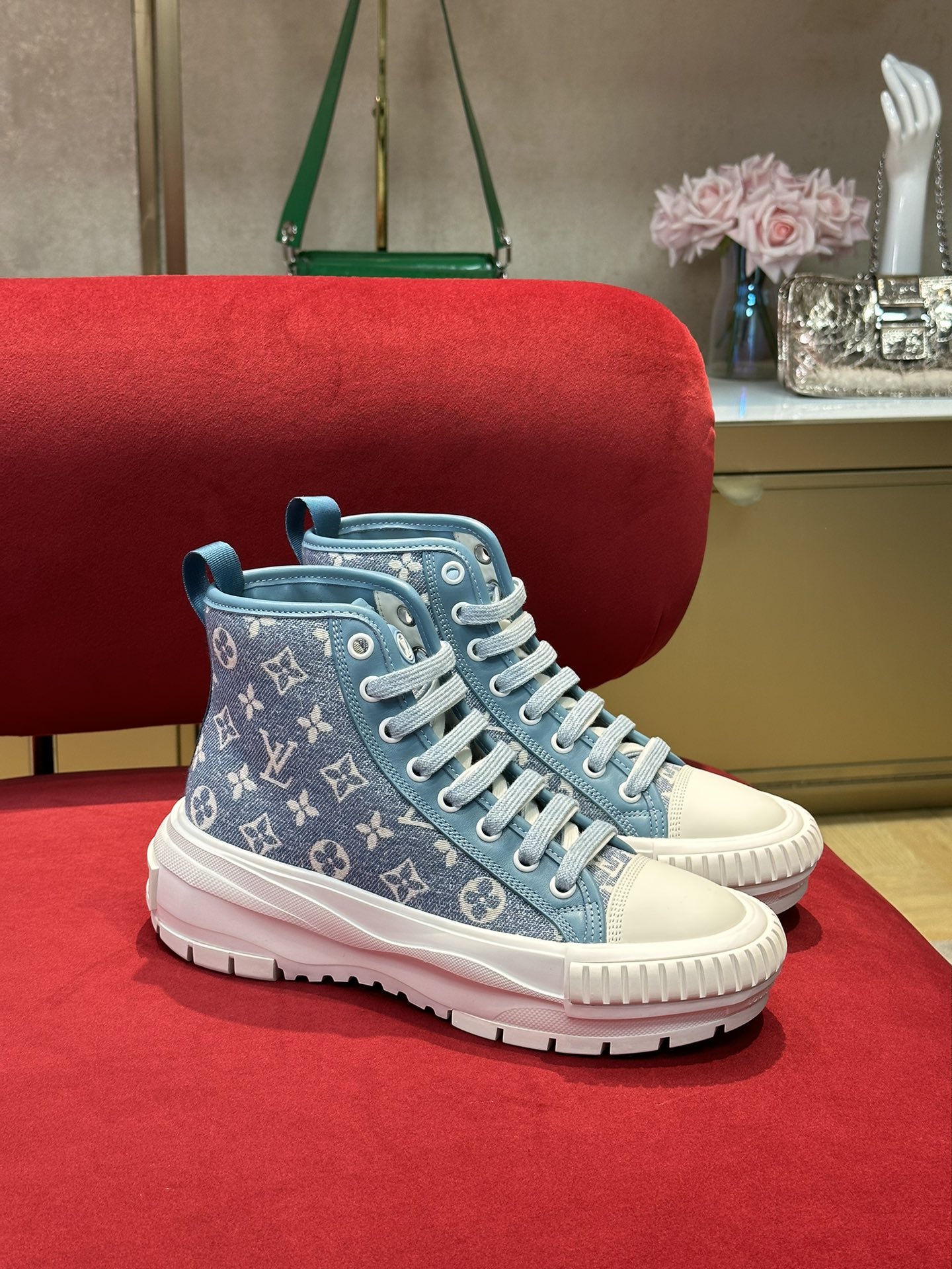 wsxc1680184884274_0.jpg Louis Vuitton Squad Sneaker - Image 1