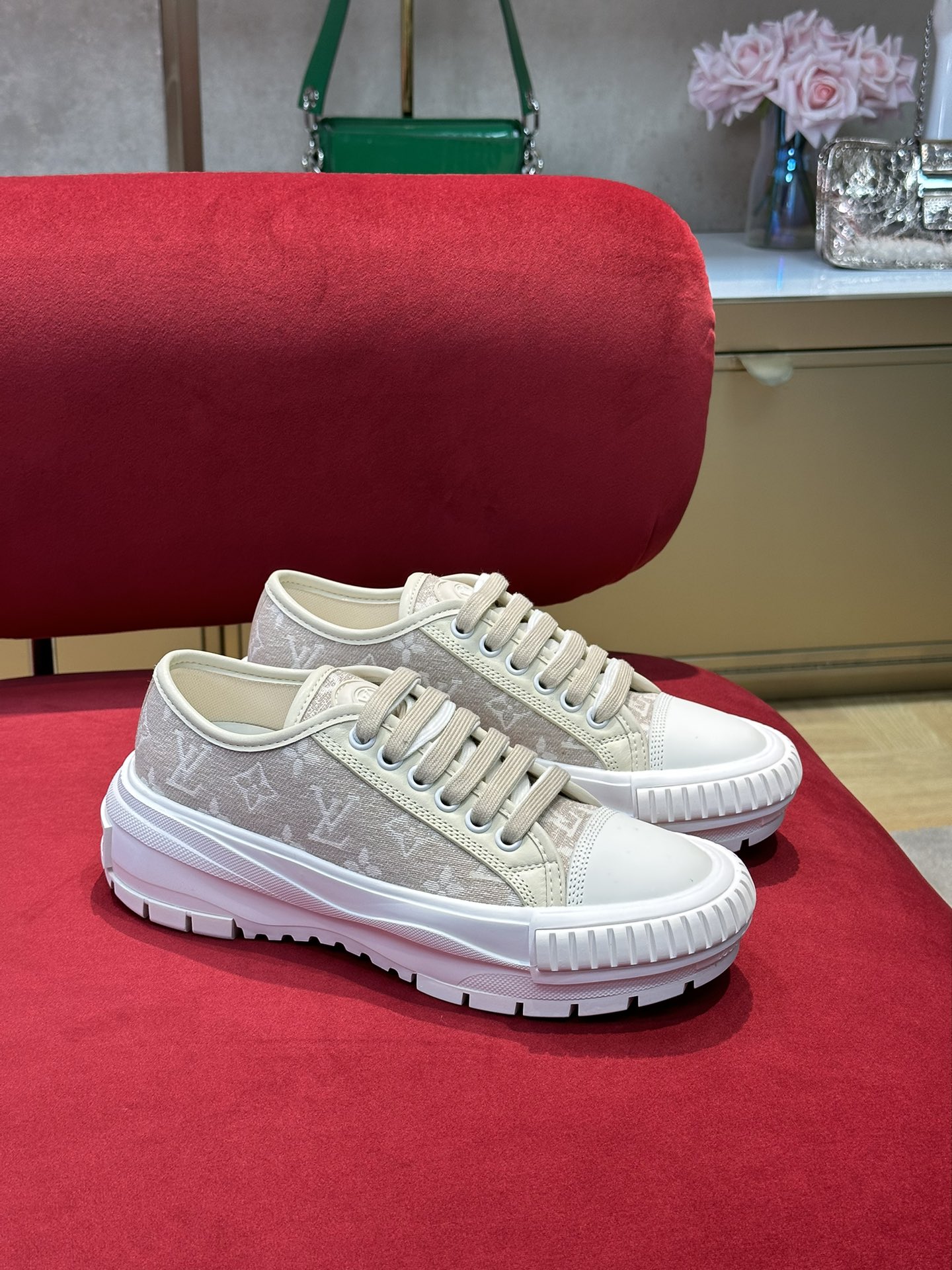 wsxc1680185078327_0.jpg Louis Vuitton Squad Sneaker - Image 1