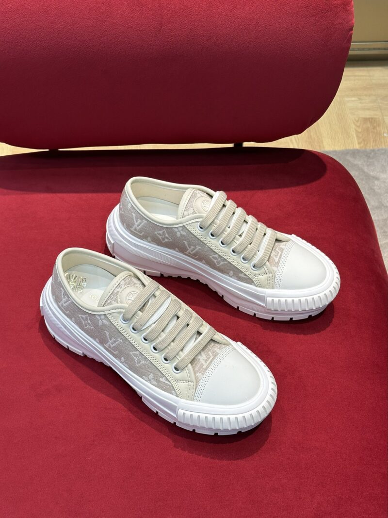 Louis Vuitton Squad Sneaker - Image 2