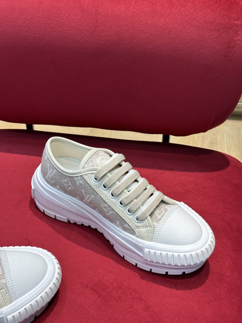Louis Vuitton Squad Sneaker - Image 3