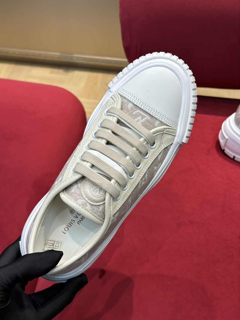 Louis Vuitton Squad Sneaker - Image 4