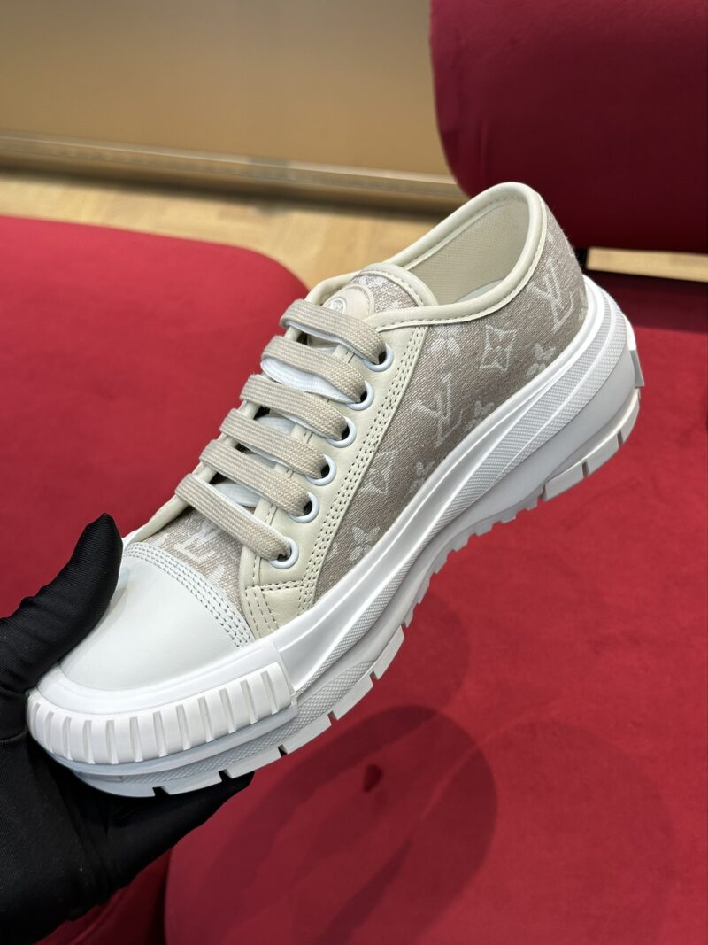 Louis Vuitton Squad Sneaker - Image 6
