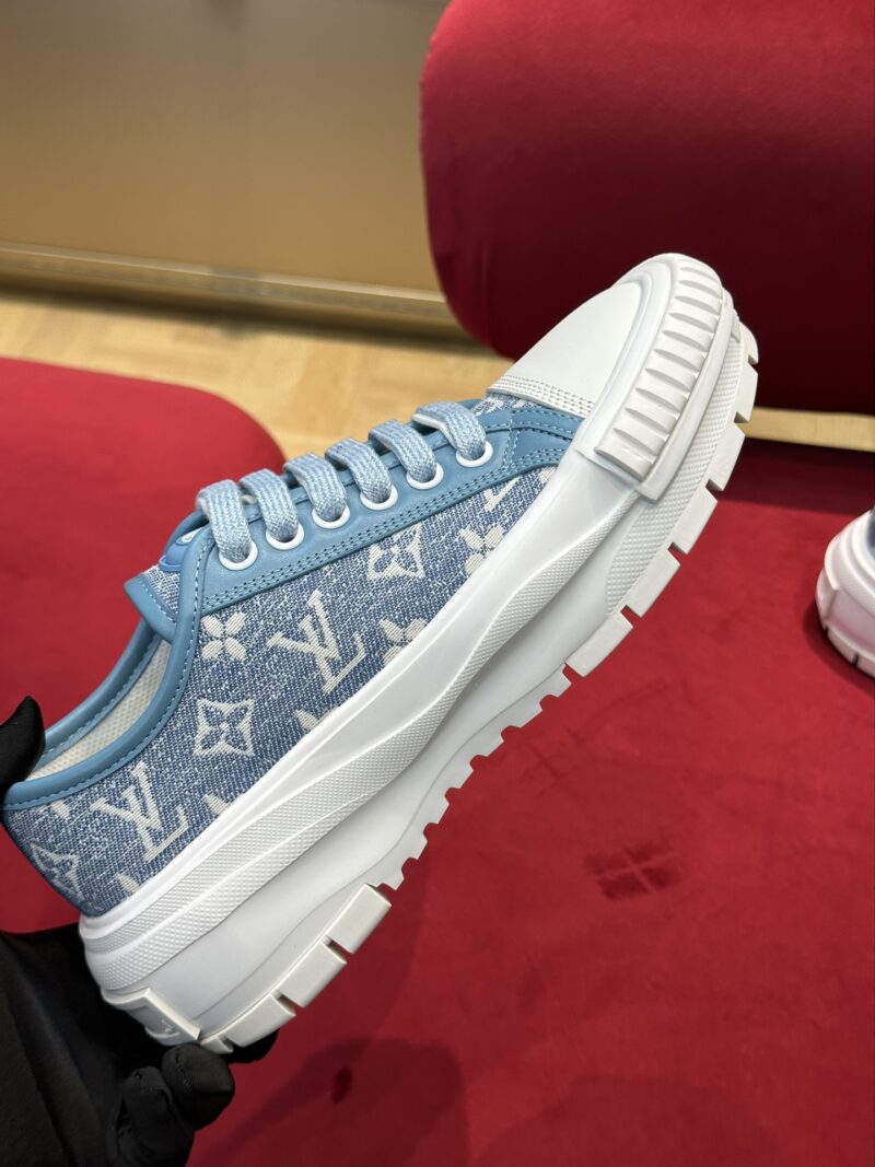 Louis Vuitton Squad Sneaker - Image 5
