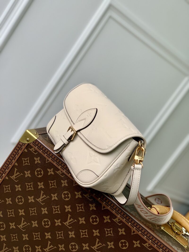 Louis Vuitton Diane Handbags-M46386-23 x 16 x 8.5CM - Image 2
