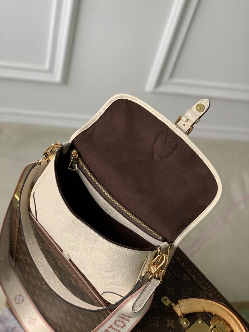 Louis Vuitton Diane Handbags-M46386-23 x 16 x 8.5CM - Image 9