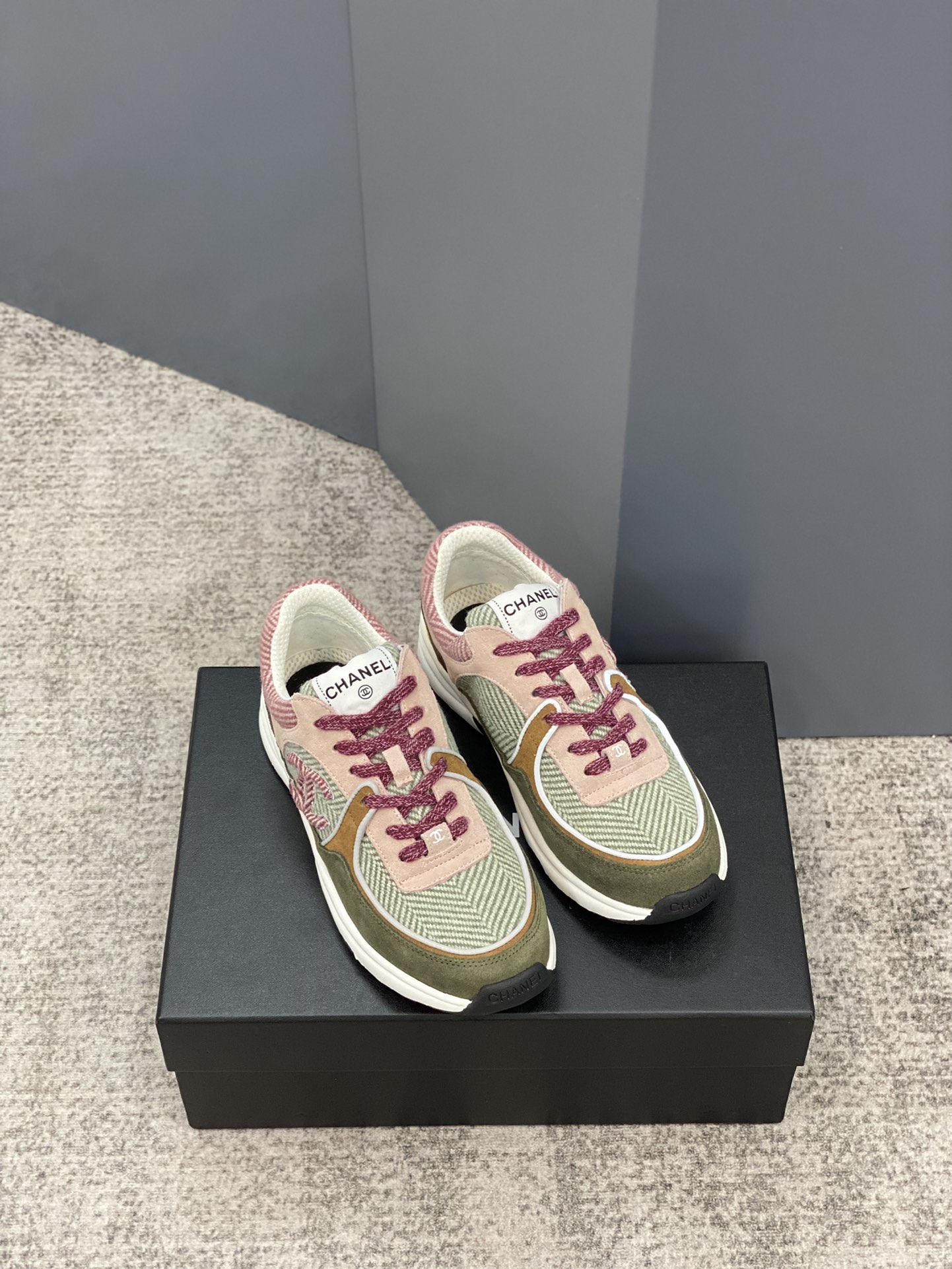 wy-15232756rwereerwer_3_.jpg Ch@nel Sneakers - Image 1