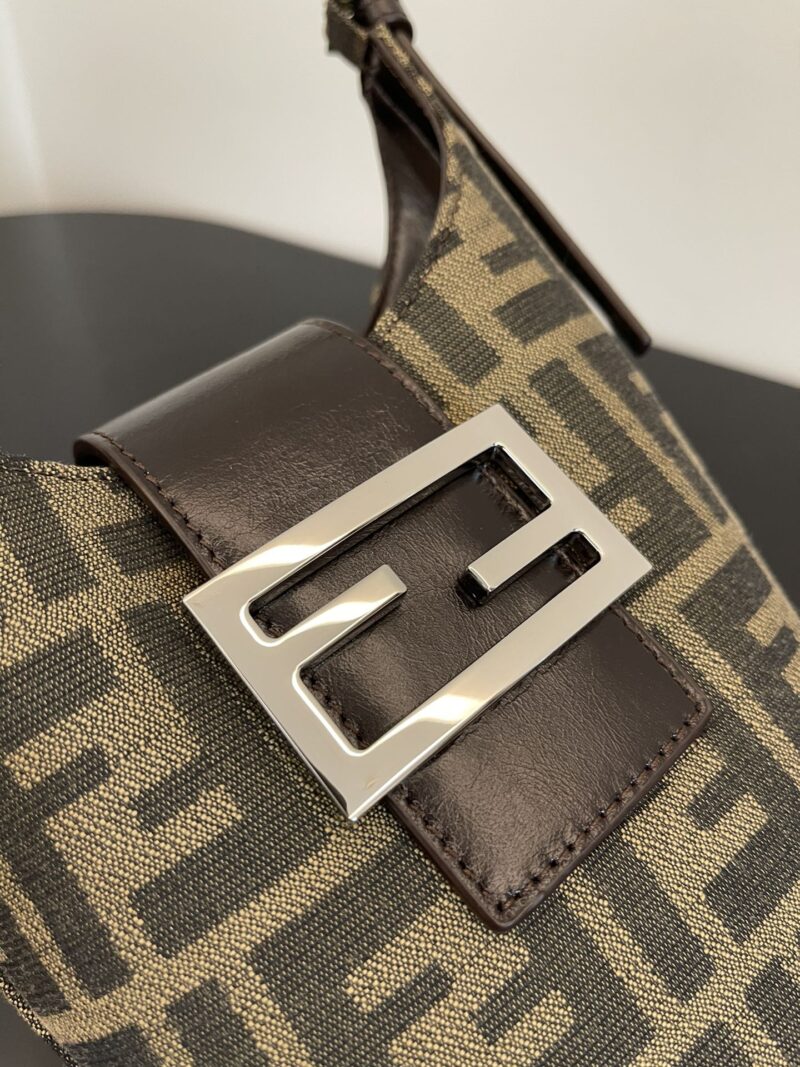 Fendi Vintage Handbags-21x10x14CM - Image 6