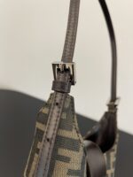 Fendi Vintage Handbags-21x10x14CM - Image 7