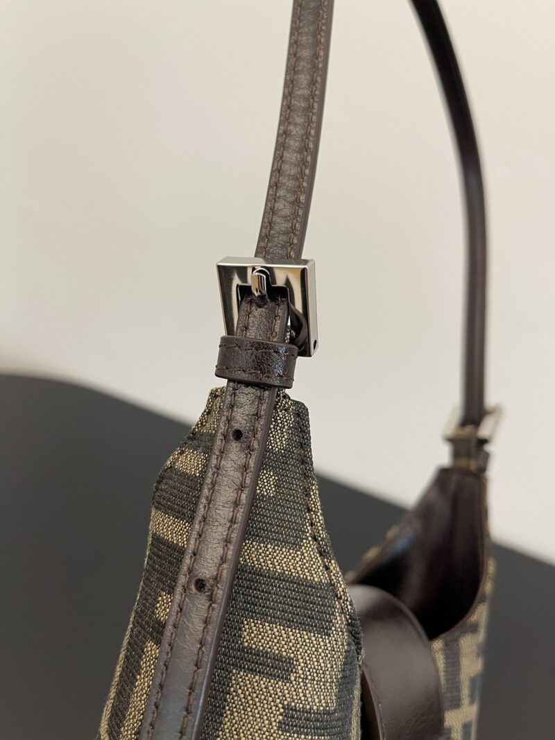 Fendi Vintage Handbags-21x10x14CM - Image 7