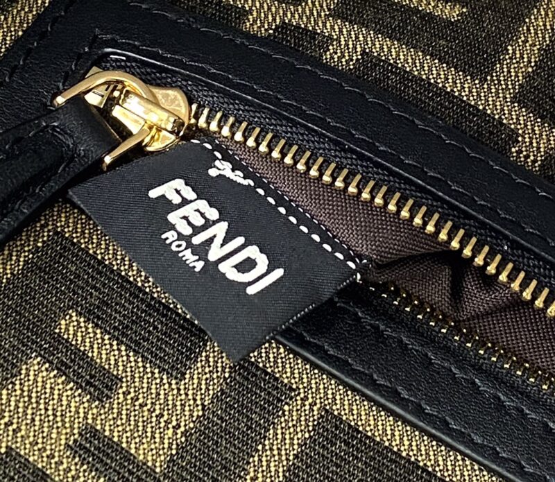 FendI Medium Baguette Bag-26x15x4CM - Image 3