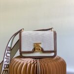 Burberry Small Quilted TB Bag-21*6*16CM