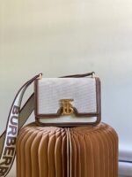 Burberry Small Quilted TB Bag-21*6*16CM