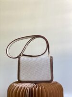 Burberry Small Quilted TB Bag-21*6*16CM - Image 5