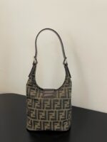 Fendi Vintage Handbags-19x15x14CM - Image 4