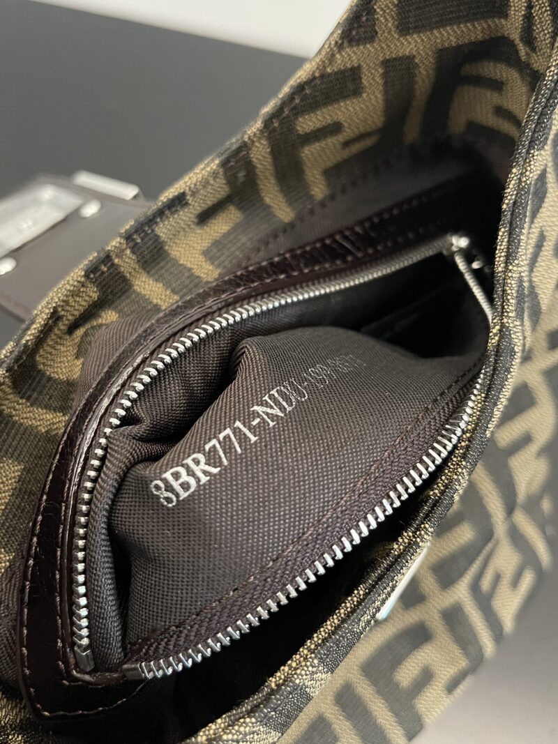 Fendi Vintage Handbags-19x15x14CM - Image 5