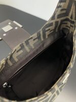 Fendi Vintage Handbags-19x15x14CM - Image 7