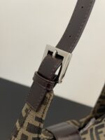 Fendi Vintage Handbags-19x15x14CM - Image 8