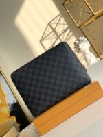 Louis Vuitton New Pouch-21*27*5CM - Image 3