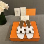 Hermes Slippers In Smooth Leather