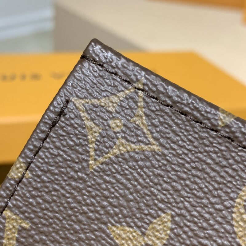 Louis Vuitton Toiletry Pouch -19* 15*6CM - Image 5