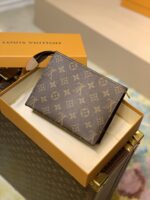 Louis Vuitton Toiletry Pouch -19* 15*6CM - Image 8