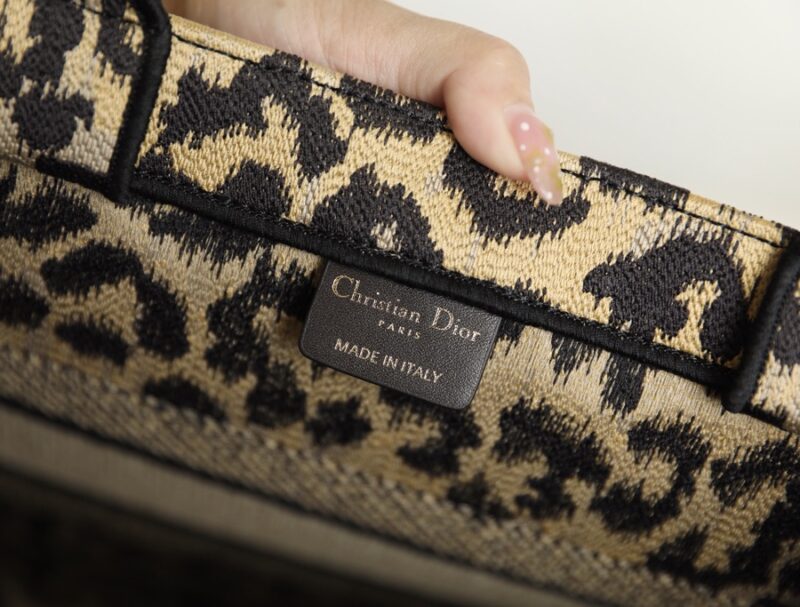 Diro Small Book Tote-36.5CM - Image 9