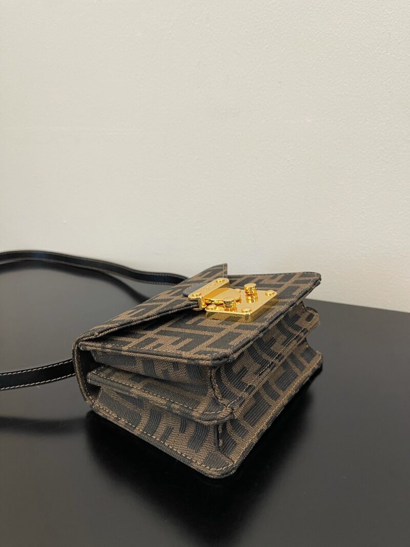 Fendi Vintage Handbags-14.5x12x7CM - Image 6