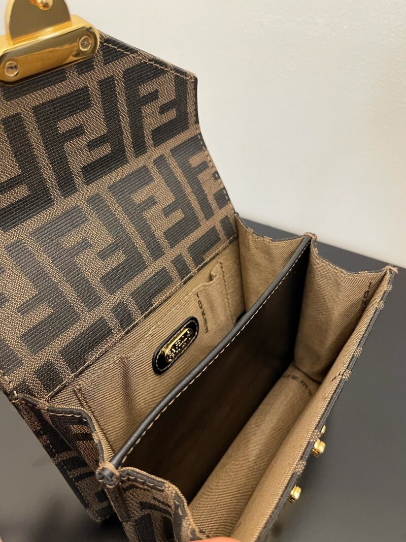 Fendi Vintage Handbags-14.5x12x7CM - Image 8