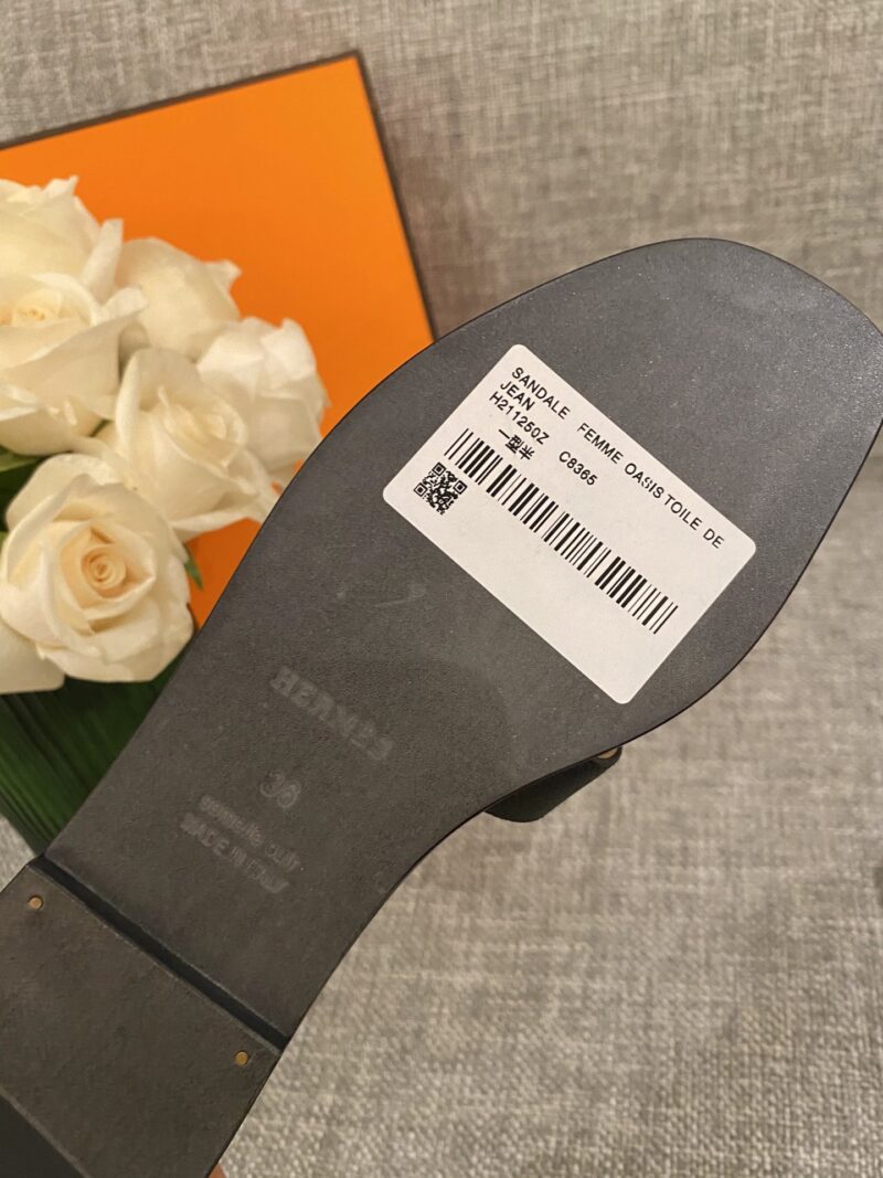 Hermes Slippers In Caviar Leather - Image 3