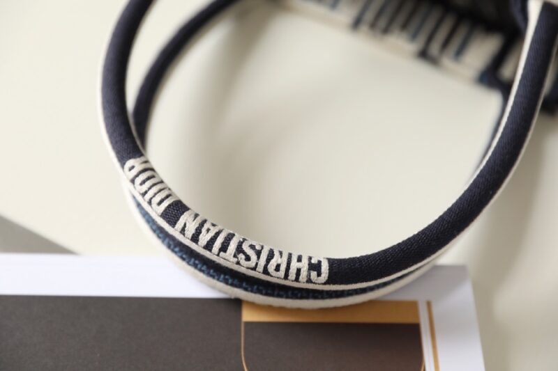 Diro Small Book Tote-36.5CM - Image 2