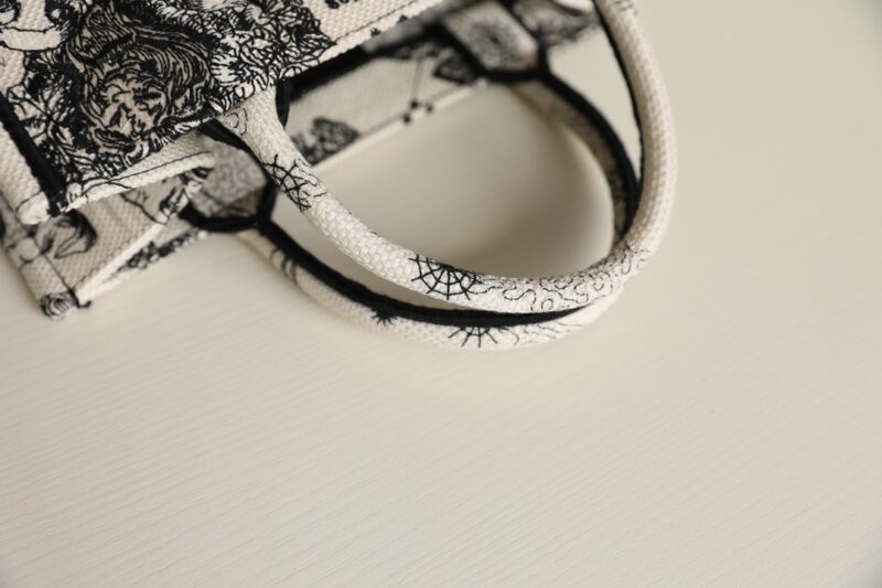 Diro Small Book Tote-26*8*22CM - Image 4