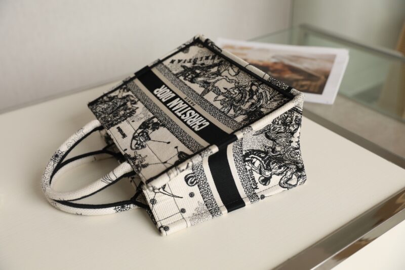 Diro Small Book Tote-26*8*22CM - Image 5