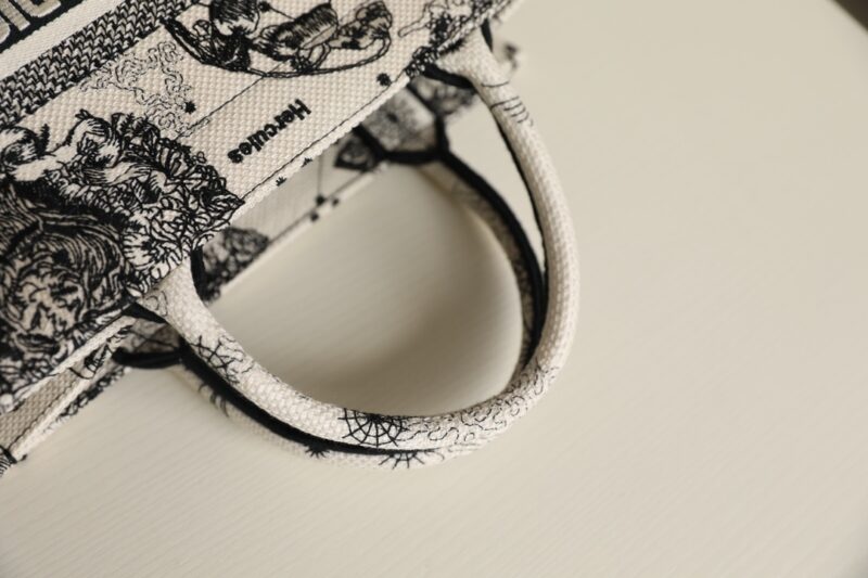 Diro Small Book Tote-26*8*22CM - Image 6