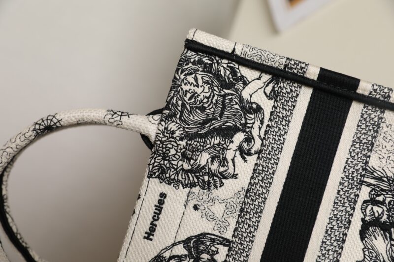 Diro Small Book Tote-26*8*22CM - Image 9