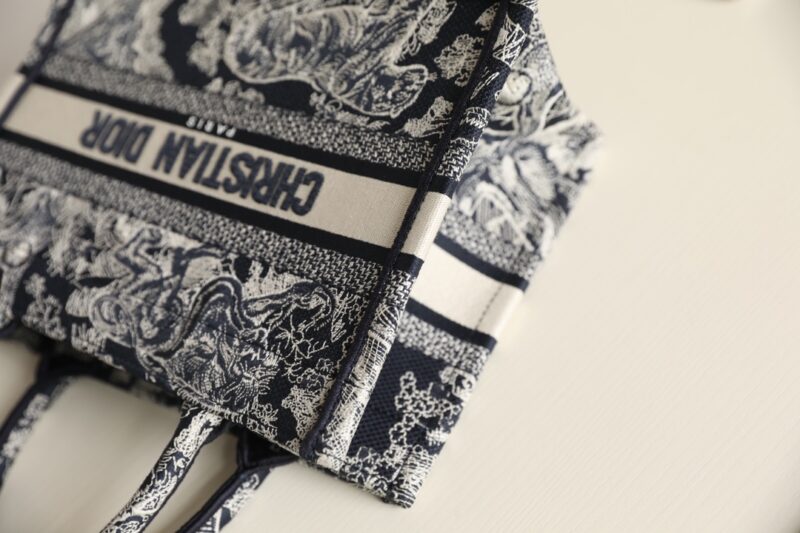 Diro Small Book Tote-26*8*22CM - Image 5