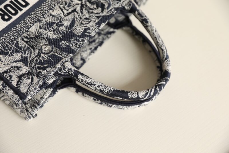 Diro Small Book Tote-26*8*22CM - Image 8