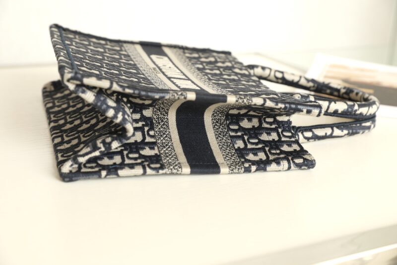 Diro Small Book Tote-26*8*22CM - Image 9