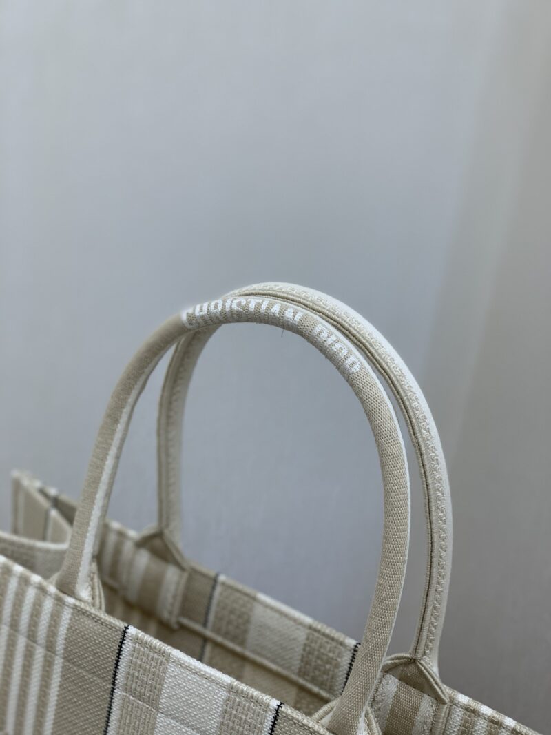 Diro Small Book Tote-36.5CM - Image 3