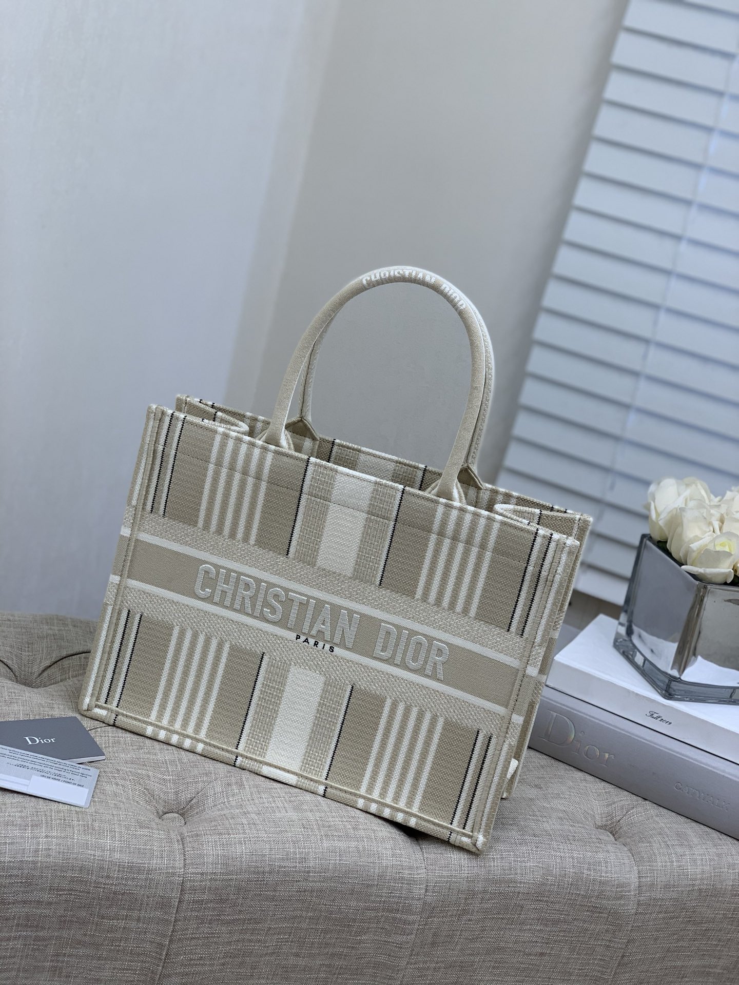 ade763346werew_2_.jpg Diro Small Book Tote-36.5CM - Image 1