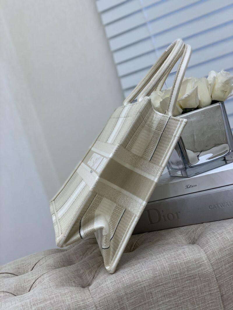 Diro Small Book Tote-36.5CM - Image 6