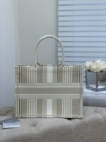 Diro Small Book Tote-36.5CM - Image 8